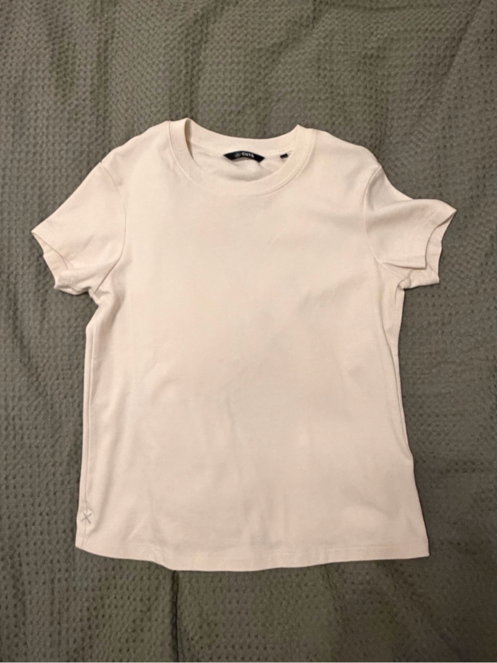 Cuts Clothing Short Sleeve Crewneck Tee in Light Pink